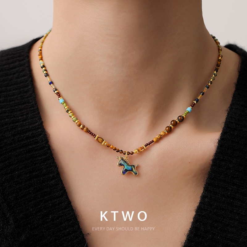 极光彩色小马吊坠项链女小众图画石串珠设计时尚卡通独角兽锁骨链