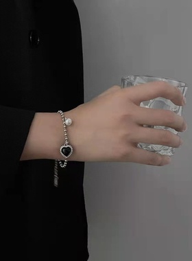 韩版黑色爱心珍珠手链女ins轻奢精致小众设计甜酷简约冷淡风手饰