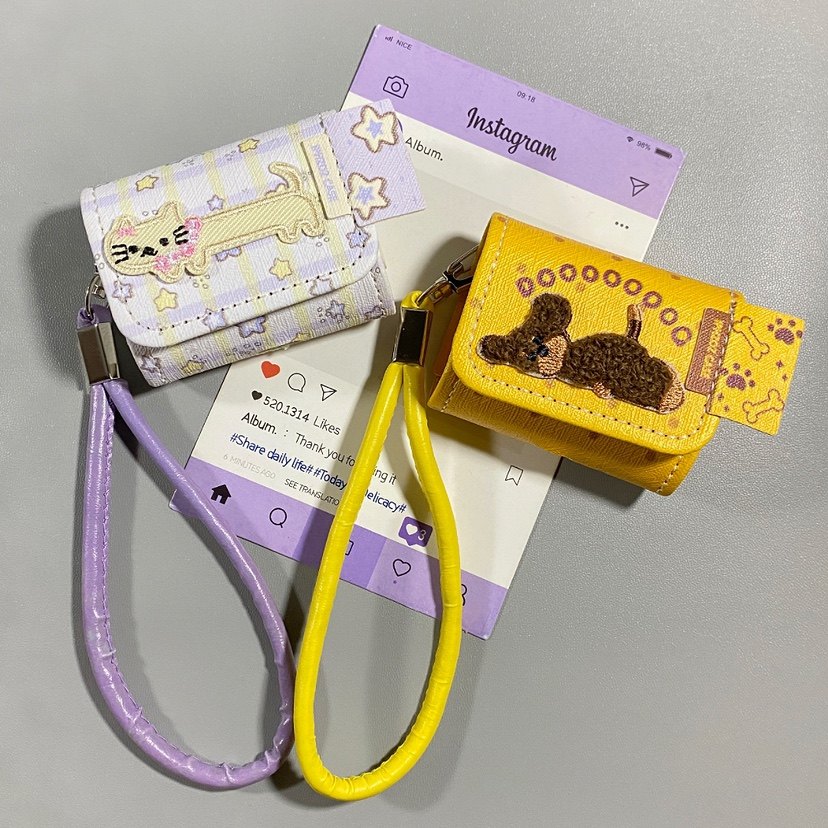 黄色翻盖刺绣小狗腕带Airpo耳机保护套