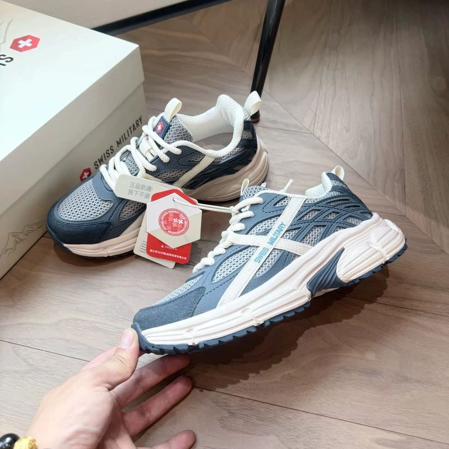 瑞士单外贸出口低帮户外透气舒适休闲运动鞋男女鞋防滑耐磨慢跑鞋