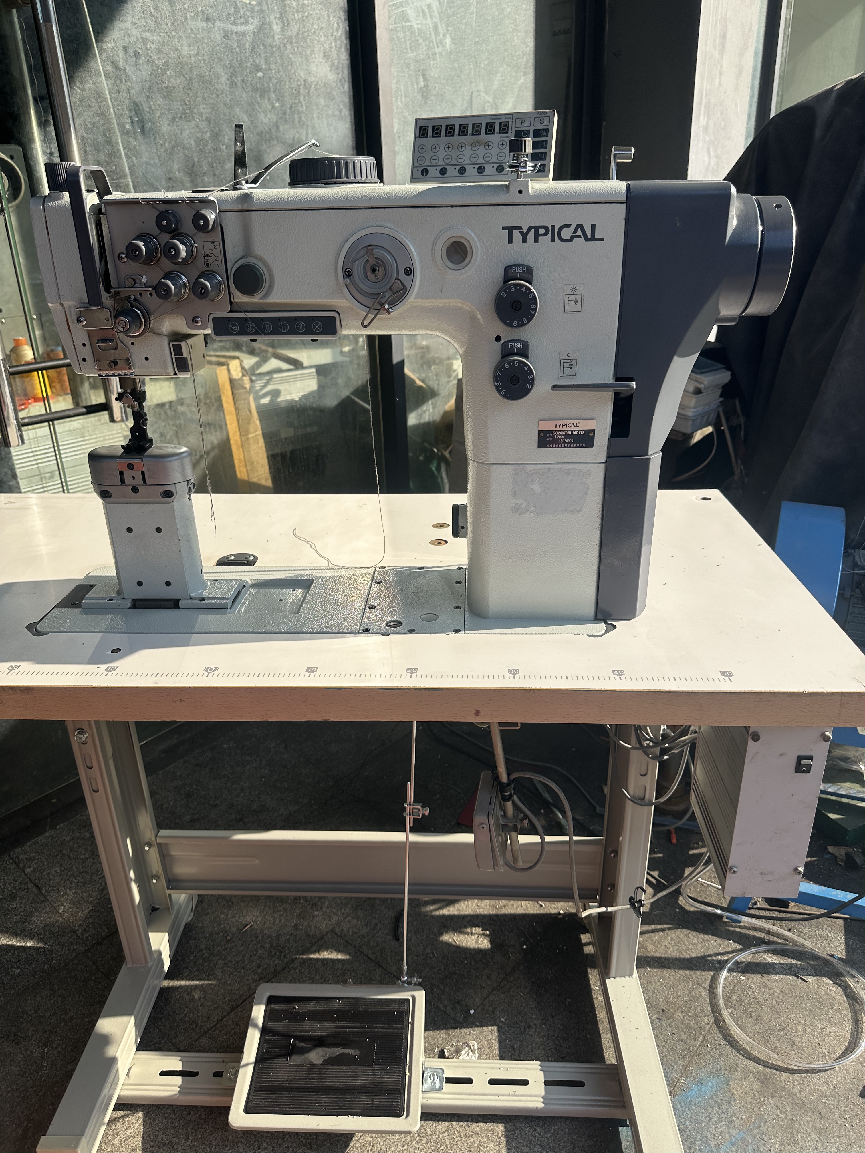 标准立柱双针缝纫机加长加宽直驱双针综合送料厚料自动剪线平缝机