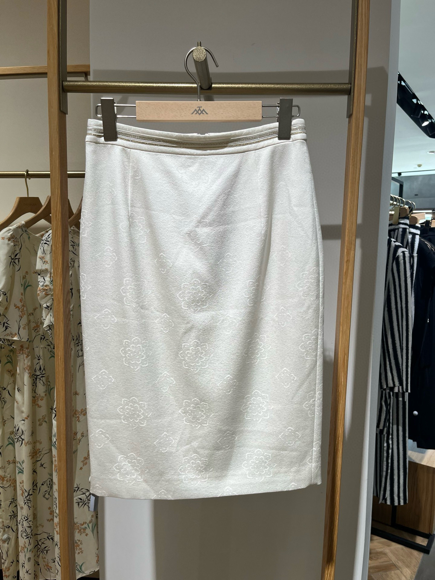 春夏款高端系列重磅桑蚕丝车珠链中腰白色包臀裙 EPJPS3120A-3999