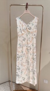 3699 EGJES4117A 春夏款 米色国风真丝重绉印花茶歇V领吊带连衣裙