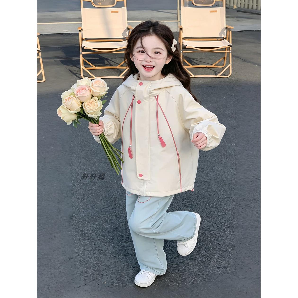 女童韩系冲锋衣外套2026新款春秋季儿童小女孩洋气连帽衫秋装上衣