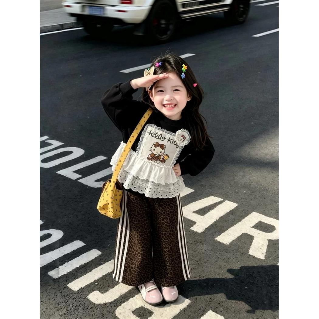 女宝超好看套装2026款秋季儿童蕾丝拼接kt猫卫衣豹纹阔腿裤两件套