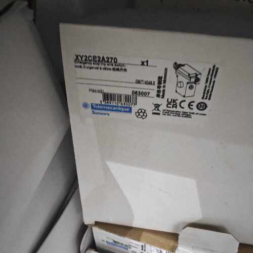 法国施耐德拉绳开关XY2CE1A250XY2CE2A250议价