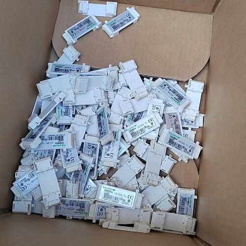 拆机施耐德接触器配件 LAD4RCU 浪涌抑制模块，成色如图议价