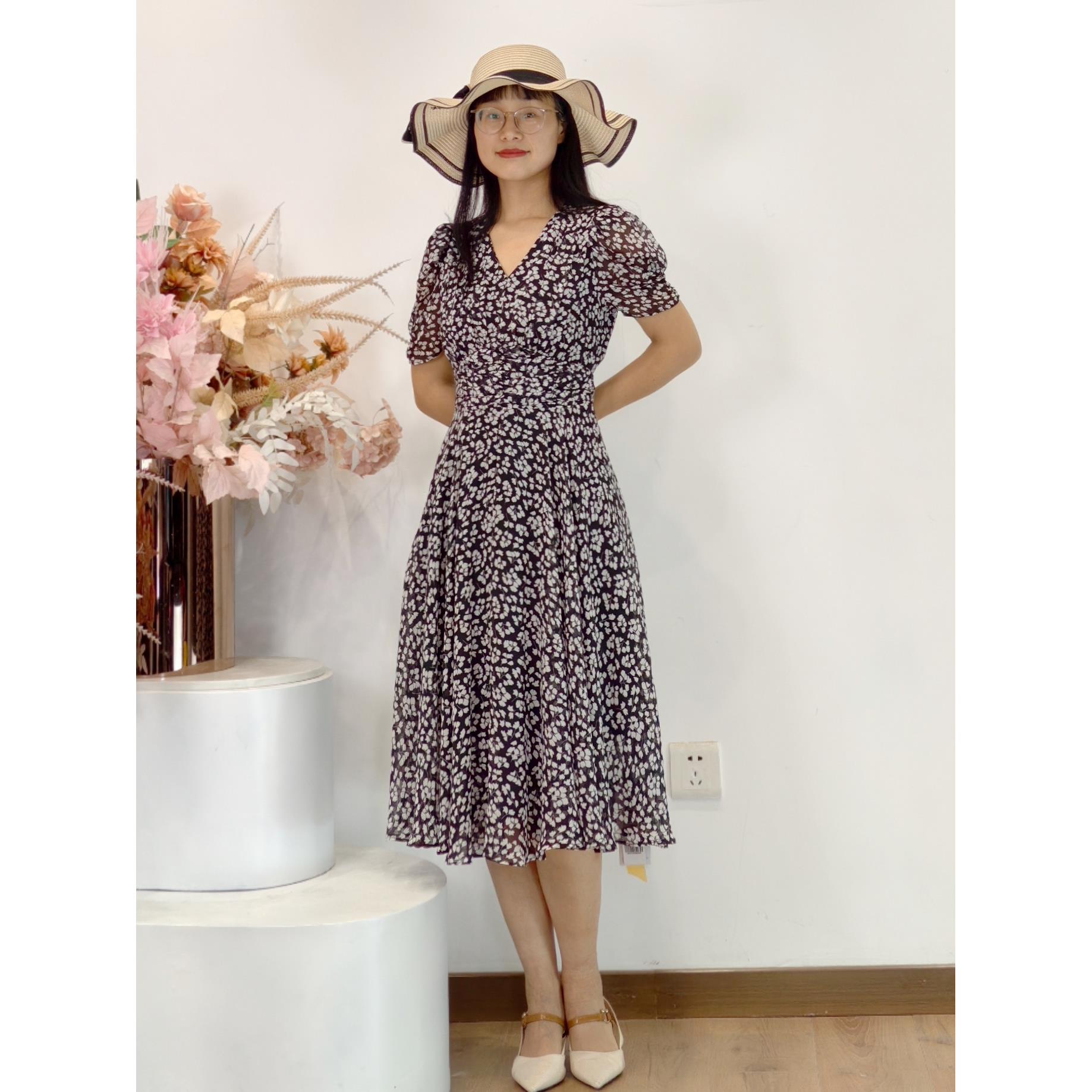 可路莎专柜252448夏季黑白花修身V领连衣裙