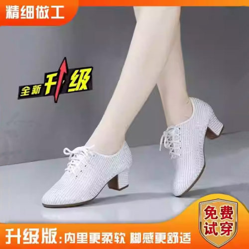舒适透气耐磨鞋底久跳不累