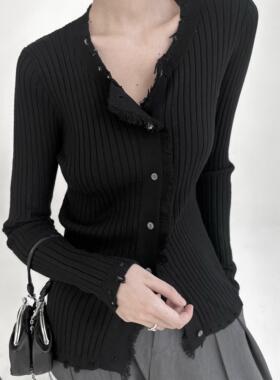 TAI胎。不锁边流苏设计感系扣暗黑风V领宽松毛衣女秋冬显瘦针织衫