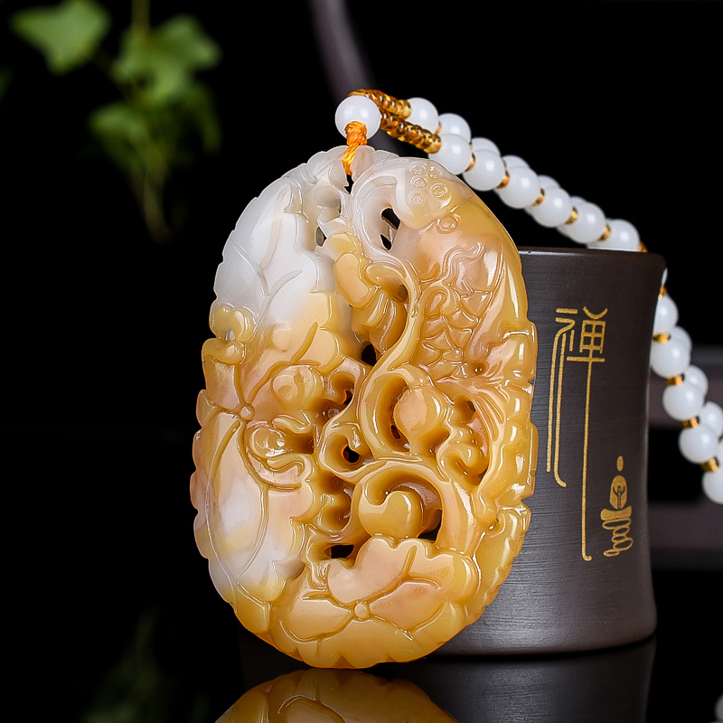 和田玉糖玉吊坠莲花金鱼