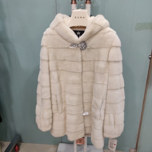 2026新款水貂皮草女整貂貂皮大衣中长款连帽裘皮外套年轻冬小母貂