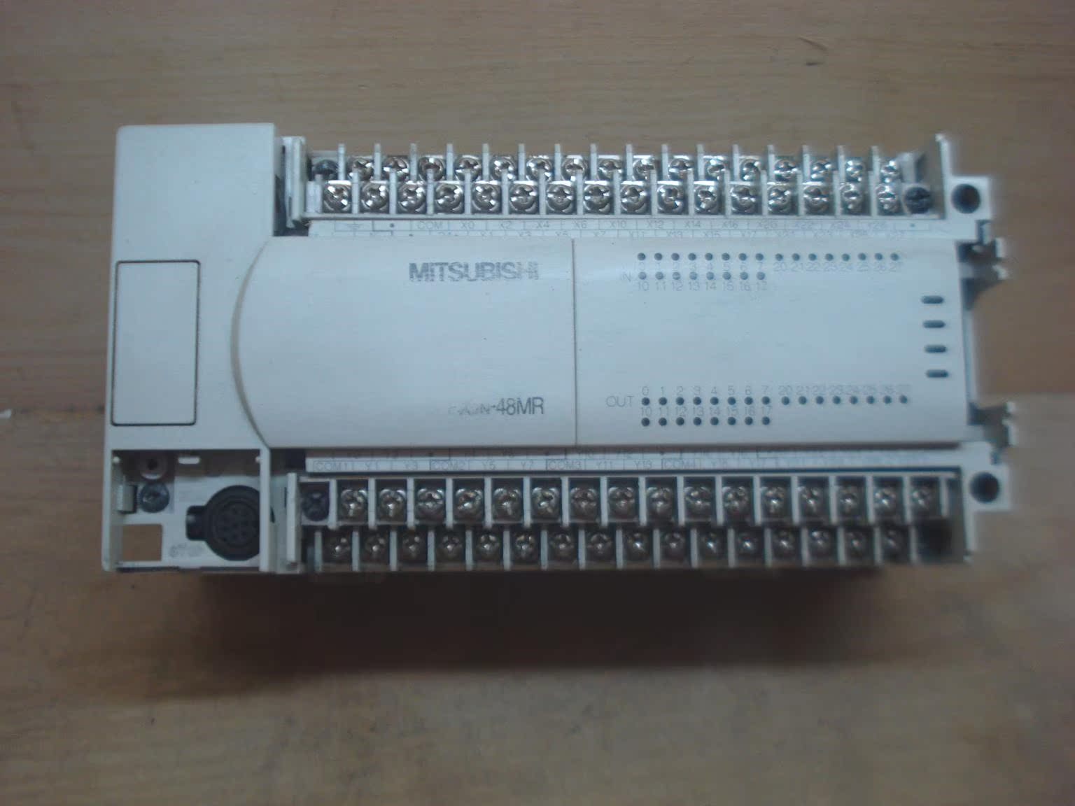 三菱fx2n-48mr,三菱fx2n48mr接口介绍 原装日本三菱 plc mitsubishi fx2n-48mr-001 功能完好 现货