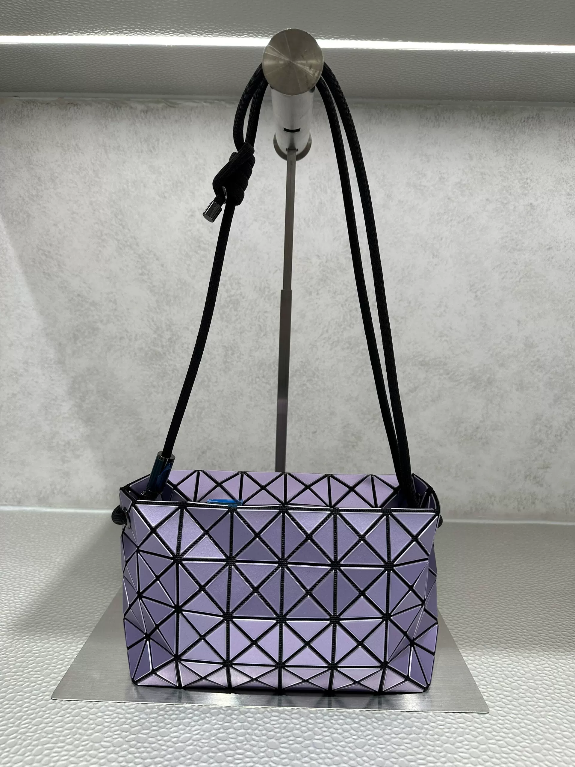 Мия life Issey Miyake December Новые сумки Tofu Boston Fang Box Cingles Clamp Surgery Surgery Япония
