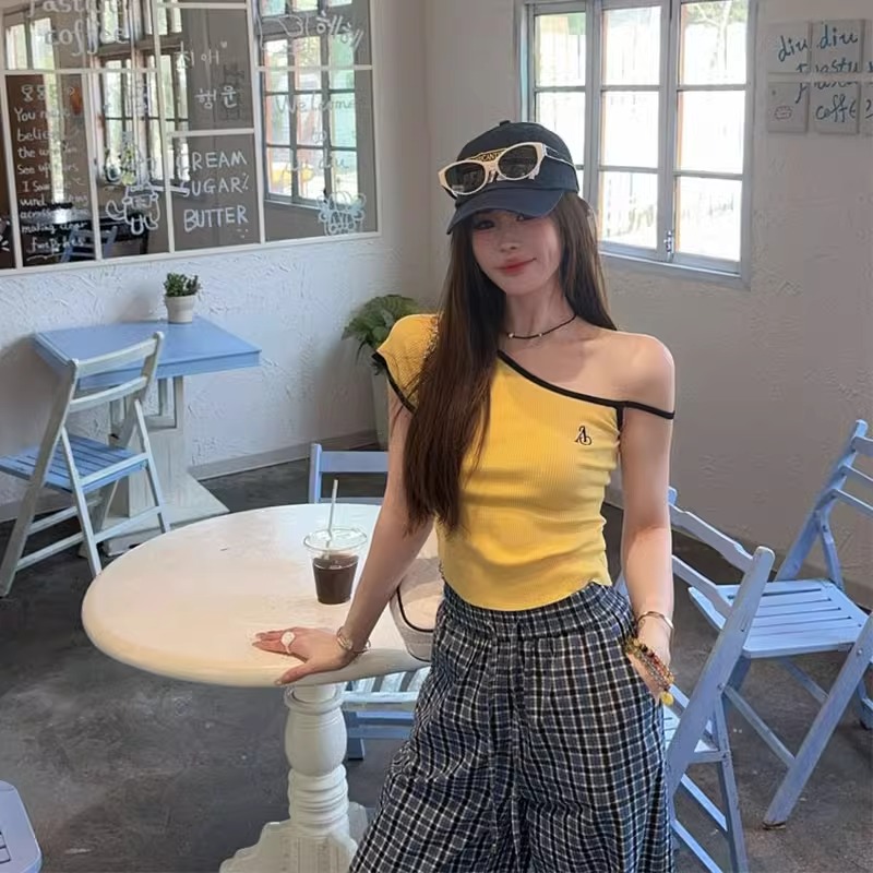 法式不规则黄色斜肩针织短袖T恤女夏季设计感小众多巴胺穿搭上衣