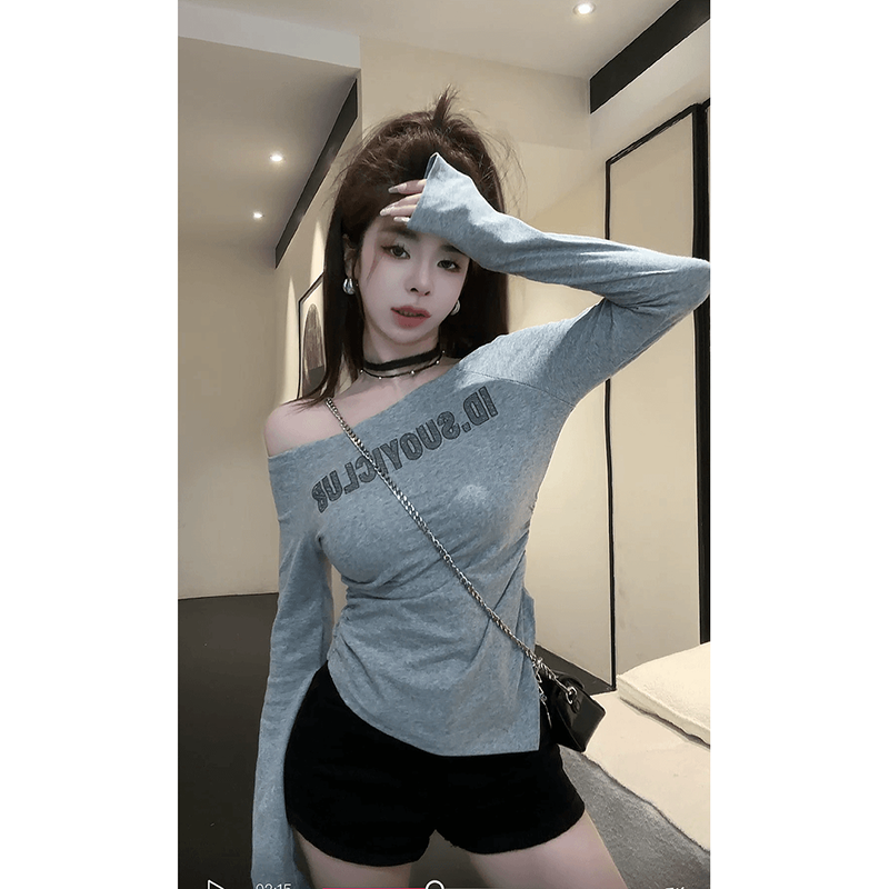 灰色一字肩字母印花长袖T恤女2025早春季新款修身不规则露肩上衣