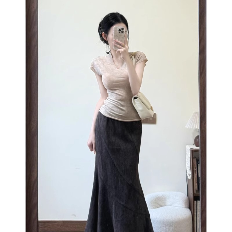 性感辣妹紧身V领正肩短袖T恤女夏季2025新款修身显瘦收腰短款上衣