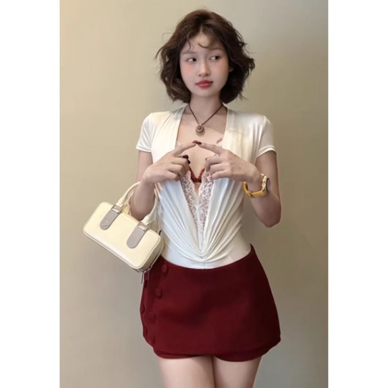 法式蕾丝拼接白色V领正肩短袖T恤女夏季修身纯欲辣妹短款连体上衣