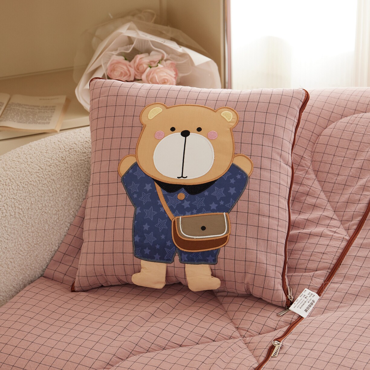 纯棉抱枕被子两用办公室空调学生午睡毯子枕头被二合一汽车载靠垫