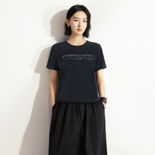 XG雪歌韩系酷感风字母黑色T恤女夏圆领显瘦短袖上衣XM201564A890