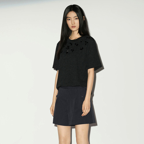 XG/雪歌26夏简构黑色短袖T恤女薄款圆领钉珠宽松上衣XL201014A290