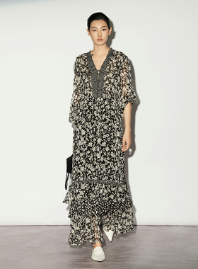 XG/雪歌26春度假风碎花连衣裙女长裙V领优雅长款裙子XL104009B394