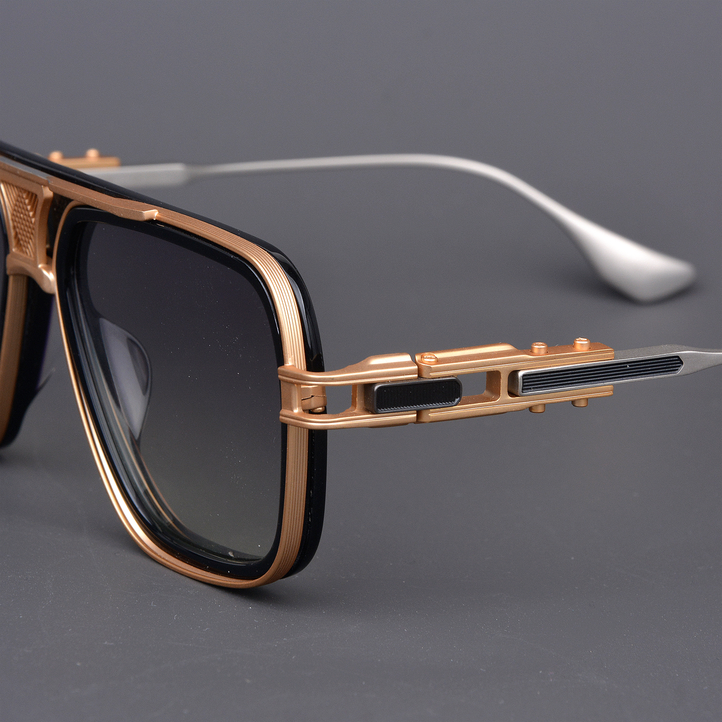 珍藏重工双套圈机甲风墨镜