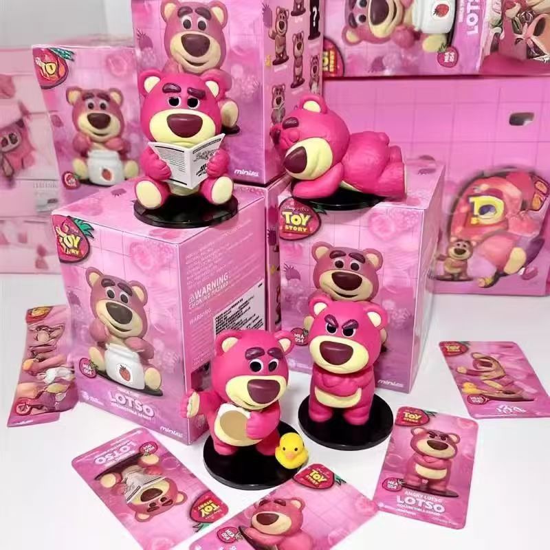 正品玩具总动员草莓熊熊抱哥潮玩盲盒手办公仔桌面摆件生日礼物