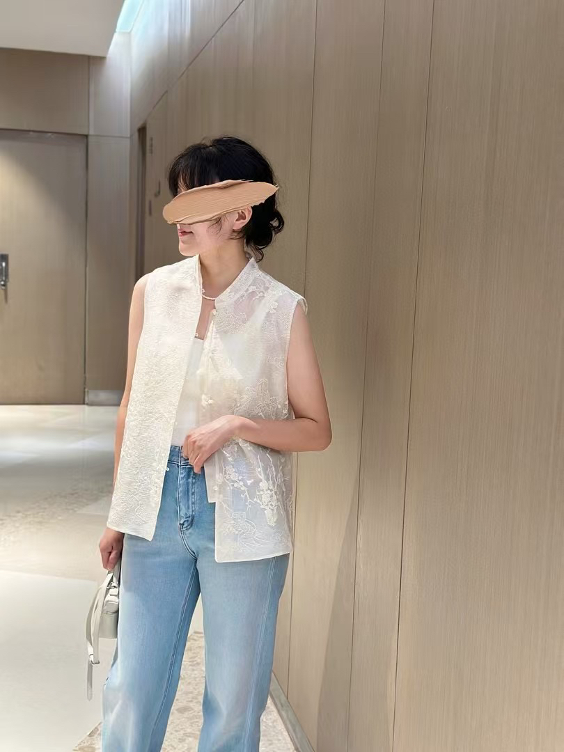 白色新中式国风马甲女2025春夏新款复古刺绣提花无袖坎肩背心外套