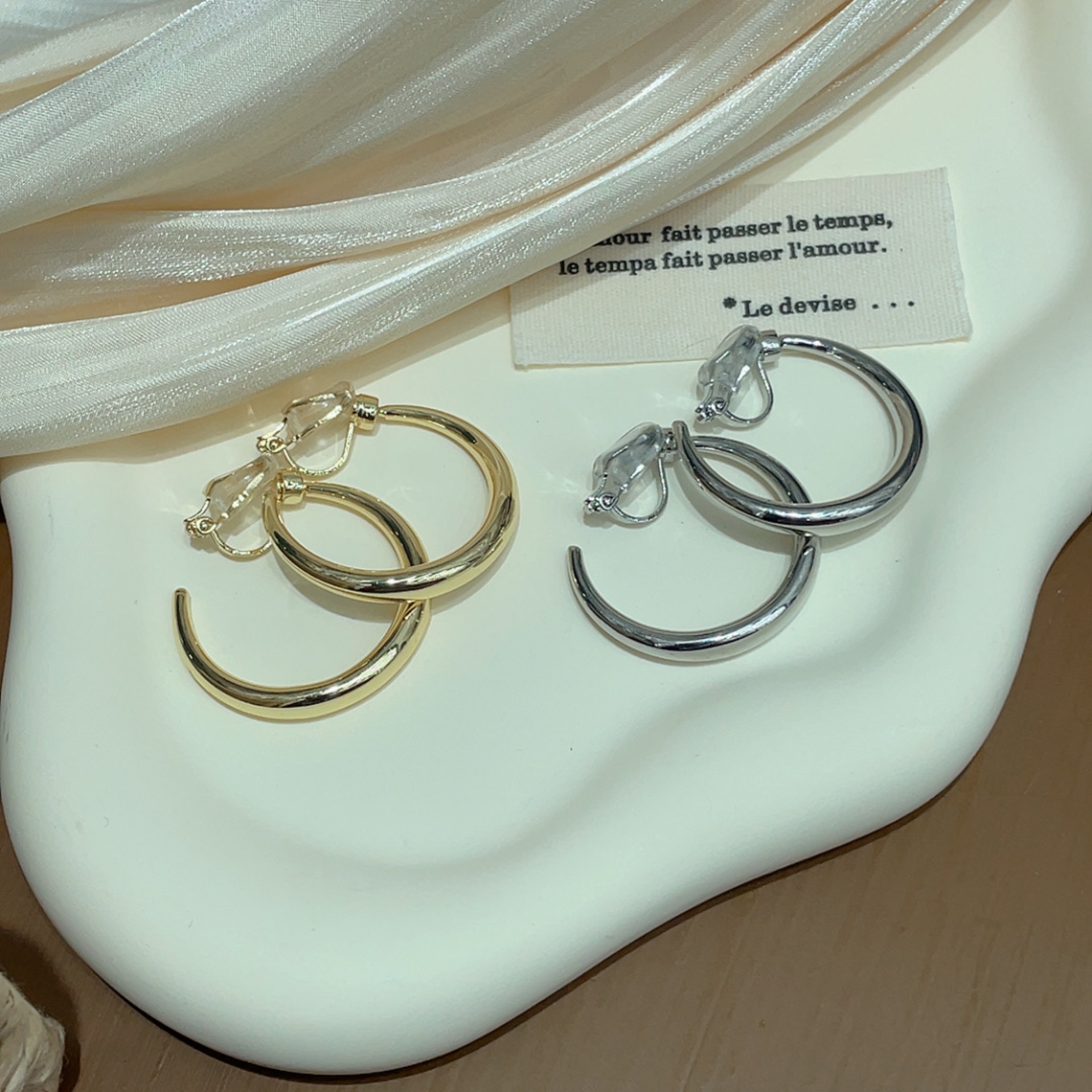 时髦可摇摆金属素圈无耳洞耳夹