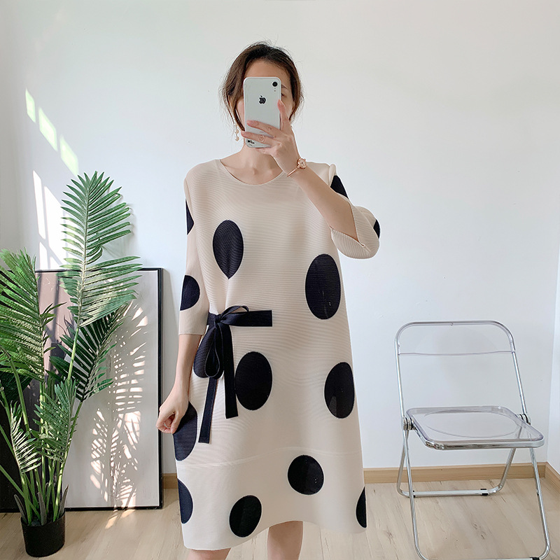 时尚波点褶皱连衣裙女春夏新款气质宽松胖mm大码减龄显瘦打底裙子