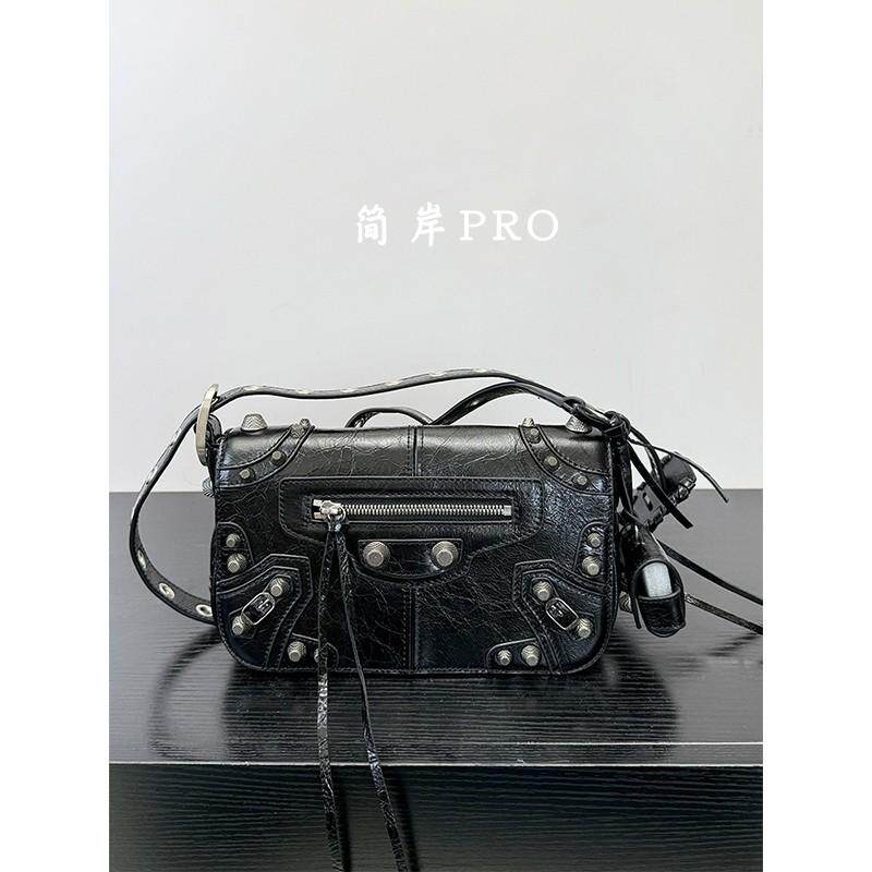 简岸PRO拉风小包！le Cagole羊皮翻盖包铆钉机车包单肩斜挎腋下包
