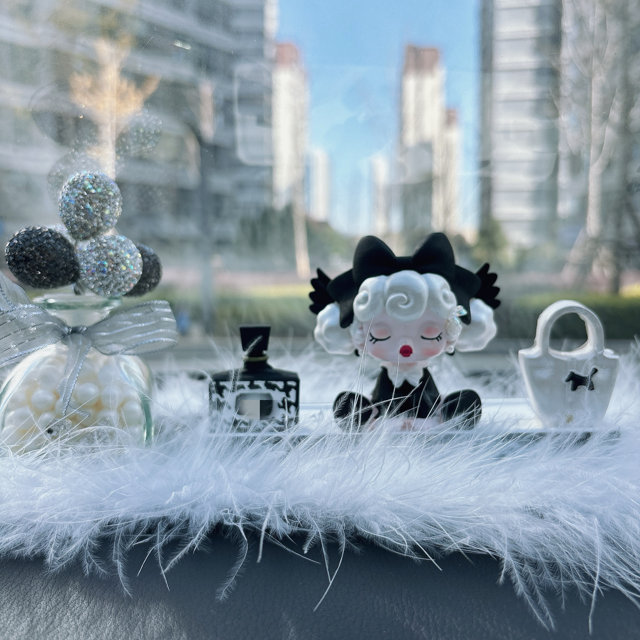 车载香水香薰车内饰品摆件可爱中控台配饰高级感装饰创意汽车礼物