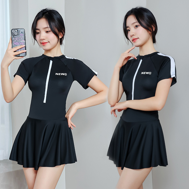 泳衣女2025新款连体长袖遮肚显瘦裙式专业运动训练学生温泉游泳衣