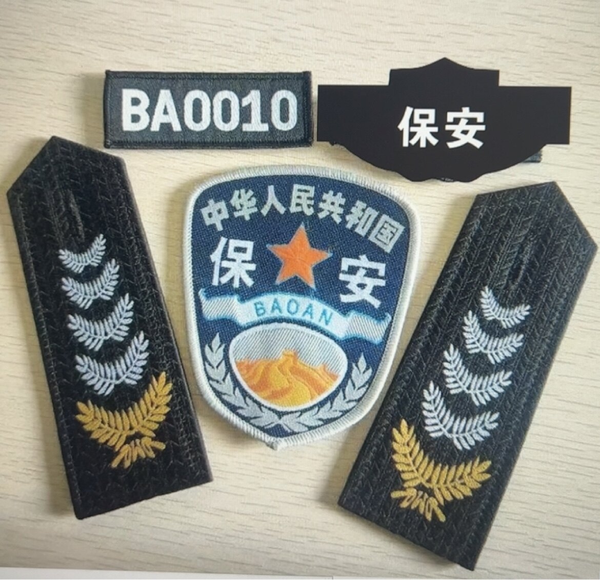 保安小区胸牌小长条配饰布编号码魔术贴标志硬肩四件套胸标