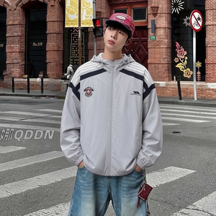 乔迪丹娜青少年美式连帽夹克宽松运动休闲风三条杠情侣防晒衣外套