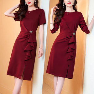 酒红喜庆婆婆妈妈连衣裙2025春夏季新款女装收腰名媛气质晚小礼服