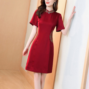 红色喜婆婆立领旗袍2025春夏新款女装短袖绣花收腰宴会礼服连衣裙