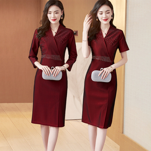 红色礼服连衣裙女妈妈2026春秋新款喜婆婆婚宴装大码显瘦改良旗袍