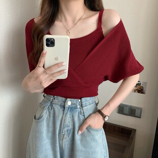 夏季新款韩系chic设计感吊带假两件短袖T恤女别致枣红色针织上衣