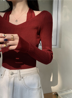秋冬新款韩式ins设计感挂脖露锁骨酒红色长袖针织衫女V领短款上衣