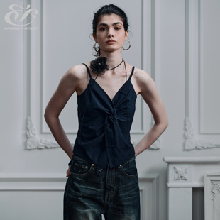 immune system免疫系统 轻量时尚 显瘦立体纽结吊带暗色条纹上衣