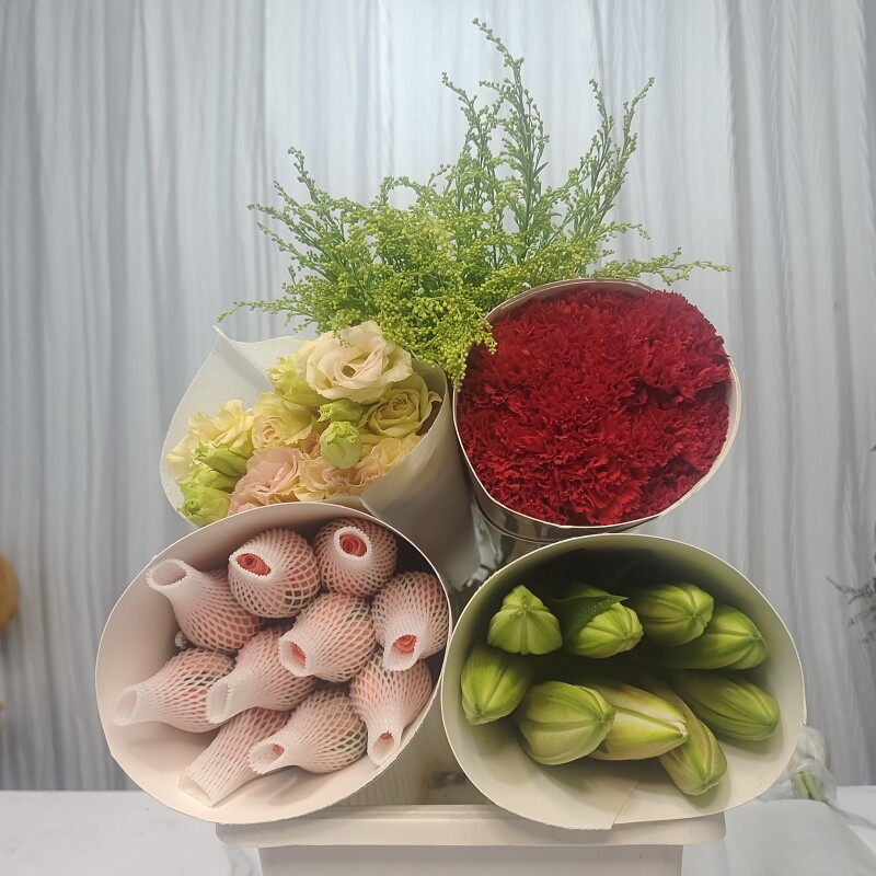 玫瑰5枝+百合10朵+康乃馨6枝+洋桔梗2-3枝+配草水养家用