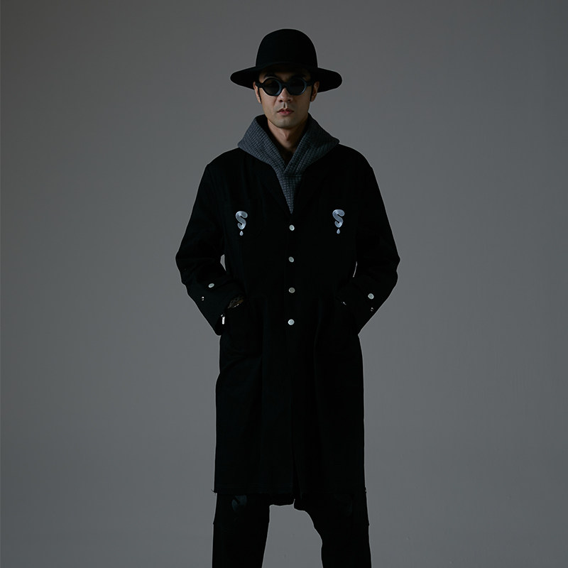 SingintheRain“EDWARD” 竹节牛仔医生暗黑长袍长装夹克Y2K文化