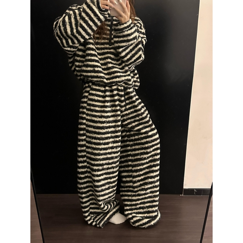 日系简约慵懒条纹大码珊瑚绒睡衣