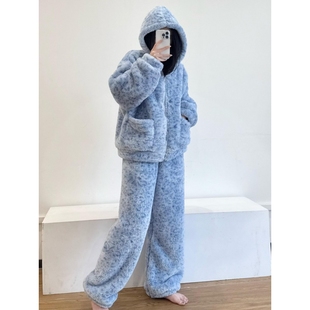 女士简约慵懒连帽珊瑚绒睡衣冬季女新款加厚保暖可外穿家居服套装