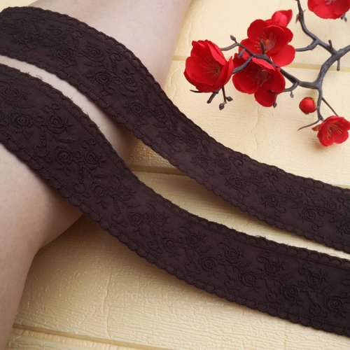 咖啡色服装加宽棉布花边