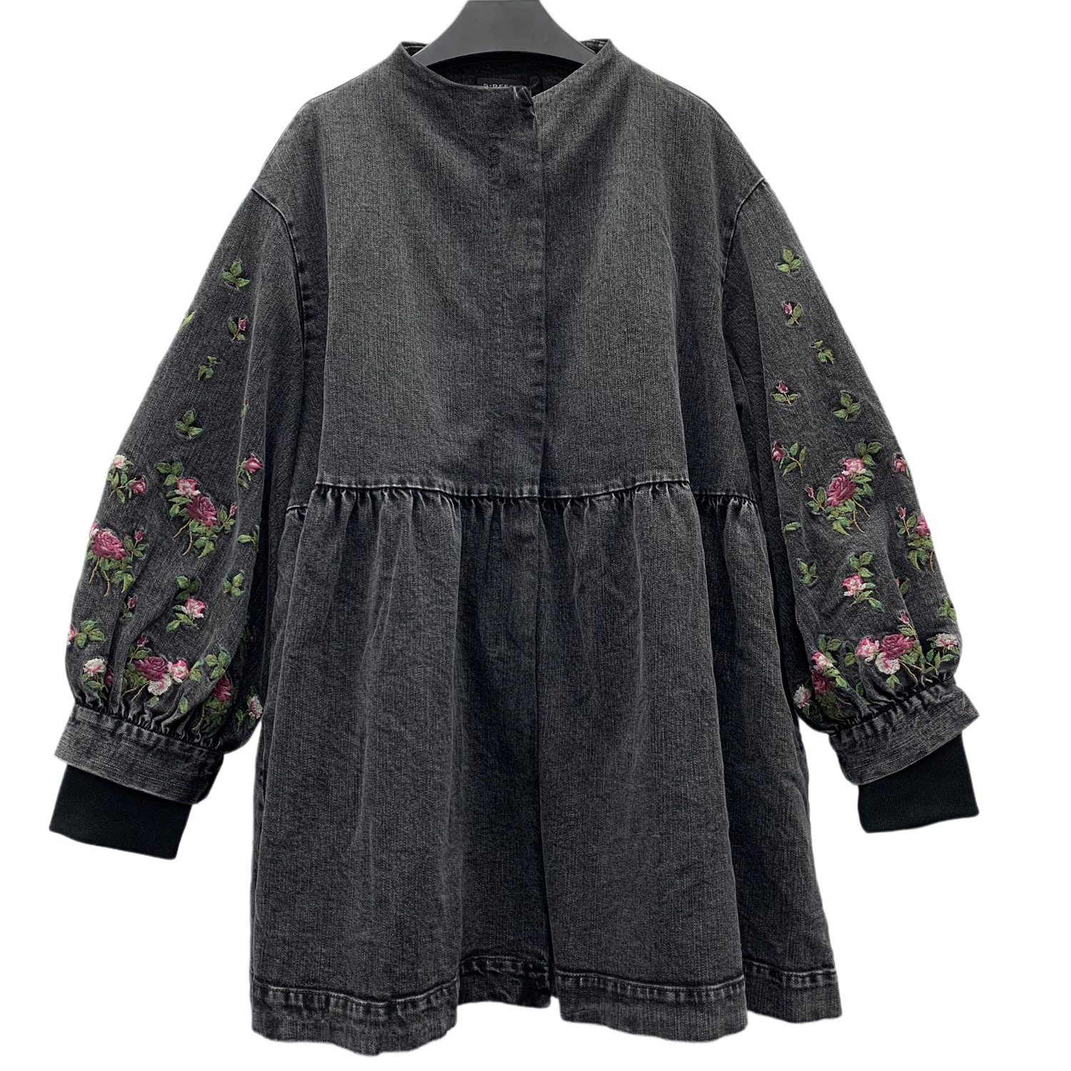 圣迪剪标女冬季水磨砂洗磨白刺绣花朵牛仔二件套羽绒服