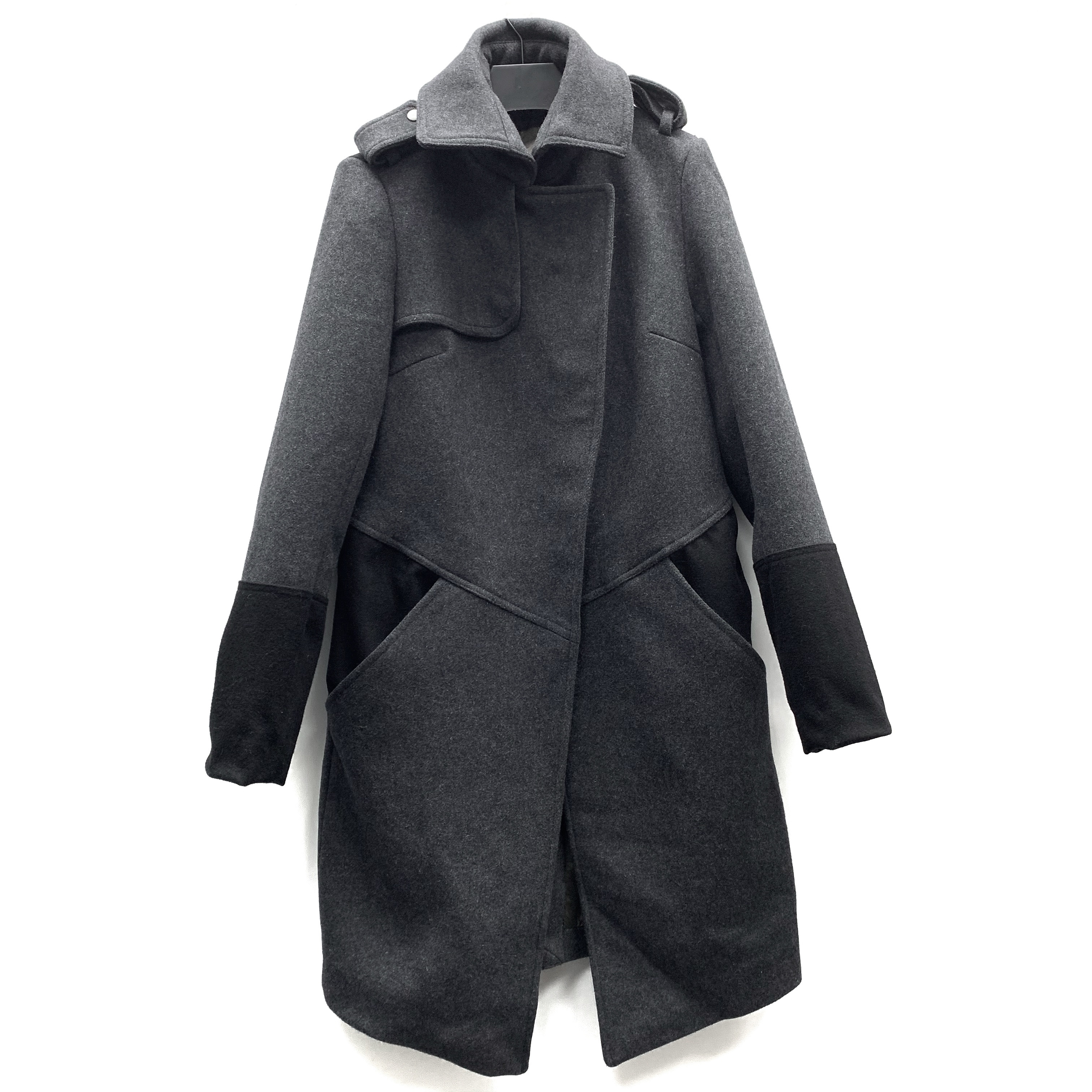 圣迪拆标女装秋冬深灰斜襟双色拼接毛呢大衣