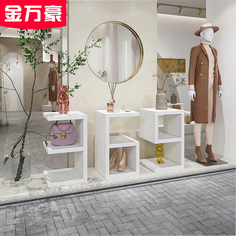 商场服装店橱窗展示道具创意展示台流水台设计装修搭配软装摆台